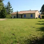 Le Camp De Ferie بيت للعطل مونبازيير